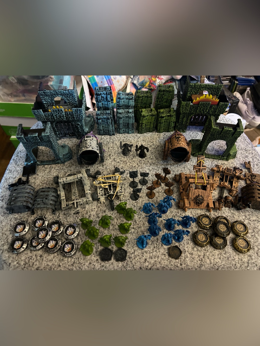 VTG Battleground: Crossbows & Catapults War Chest Set Knights vs Orcs Lot of 70+